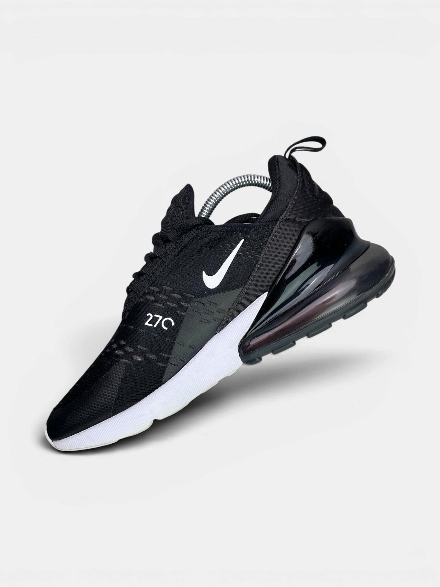 Nike Air Max 270 Black White — buty sportowe męskie w bardzo dobrym stanie rozmiar 41, boczny profil, prawa strona