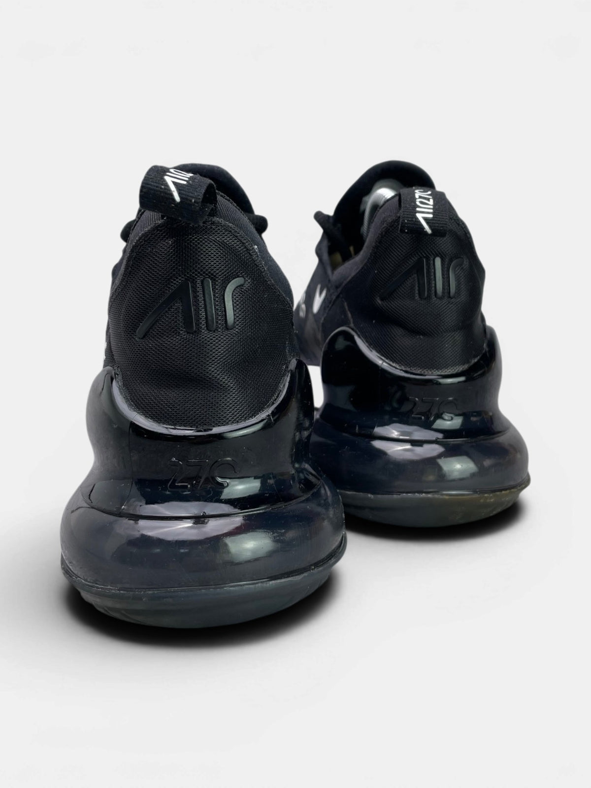 Nike Air Max 270 Black White — buty sportowe męskie w bardzo dobrym stanie rozmiar 41, widok z tyłu