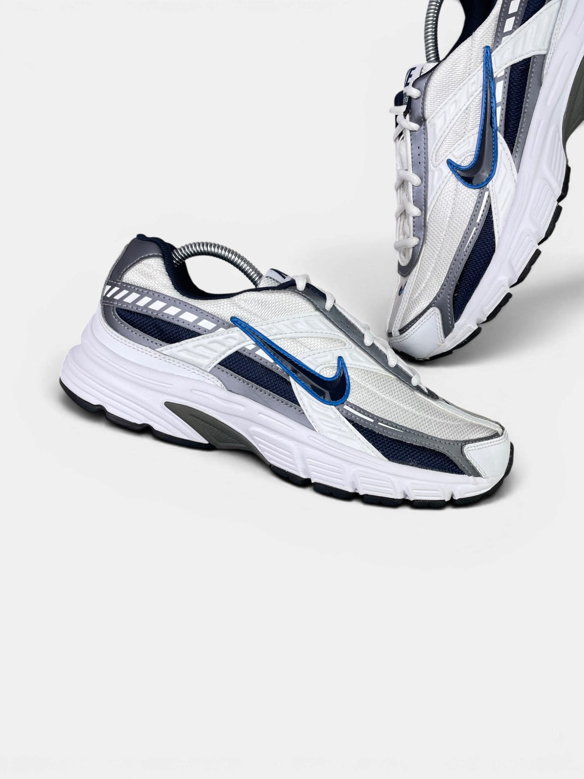 Nike Initiator — buty sportowe męskie w bardzo dobrym stanie rozmiar 42, boczny profil, prawa strona