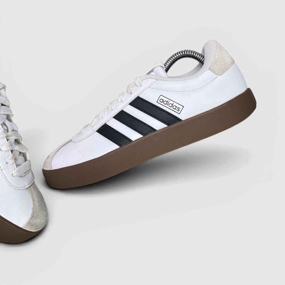 Adidas VL Court 3.0 — buty sportowe damskie w bardzo dobrym stanie rozmiar 38, boczny profil, lewa strona
