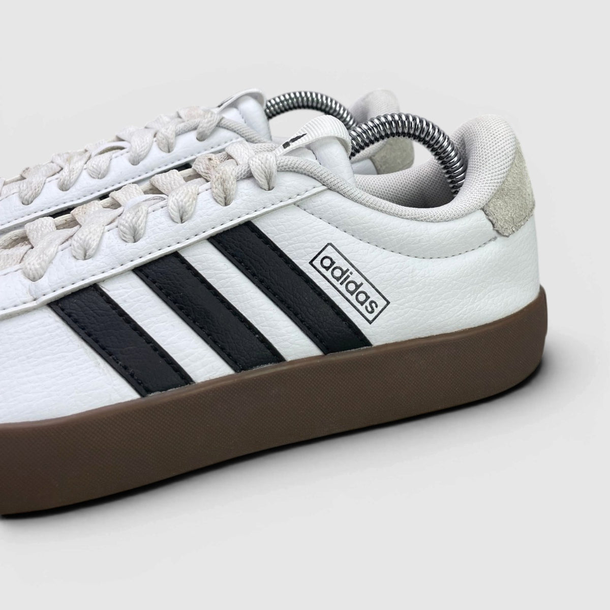 Adidas VL Court 3.0 — buty sportowe damskie w bardzo dobrym stanie rozmiar 38, boczny profil, lewa strona
