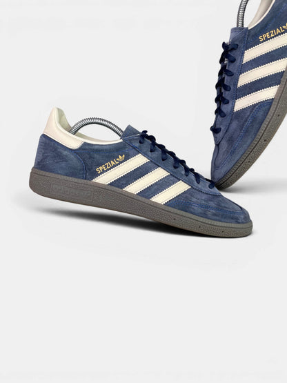 Adidas Spezial Night Indigo — buty sportowe męskie w bardzo dobrym stanie rozmiar 42 2/3, boczny profil, lewa strona