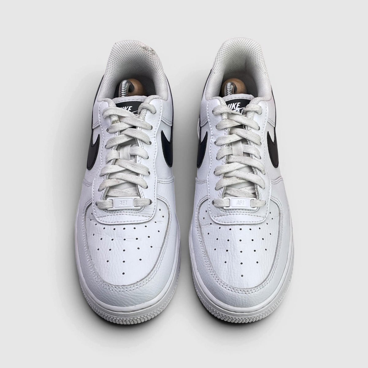Nike Air Force 1 ’07 White Black — buty sportowe damskie w bardzo dobrym stanie rozmiar 40, widok z góry