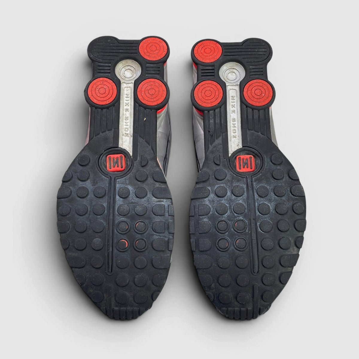 Nike Shox R4 — buty sportowe męskie w bardzo dobrym stanie rozmiar 44, podeszwa