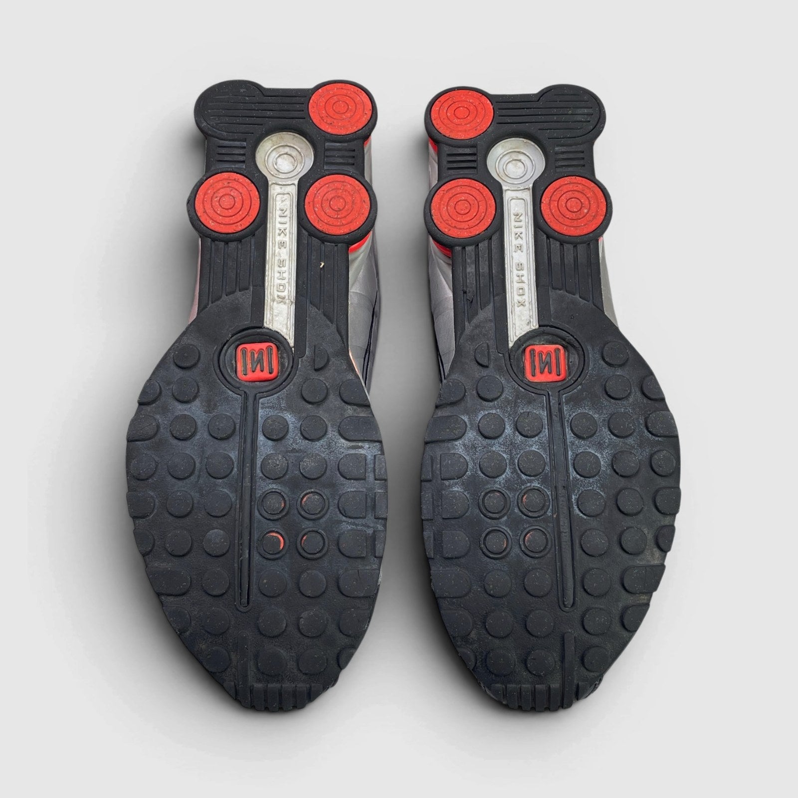 Nike Shox R4 — buty sportowe męskie w bardzo dobrym stanie rozmiar 44, podeszwa
