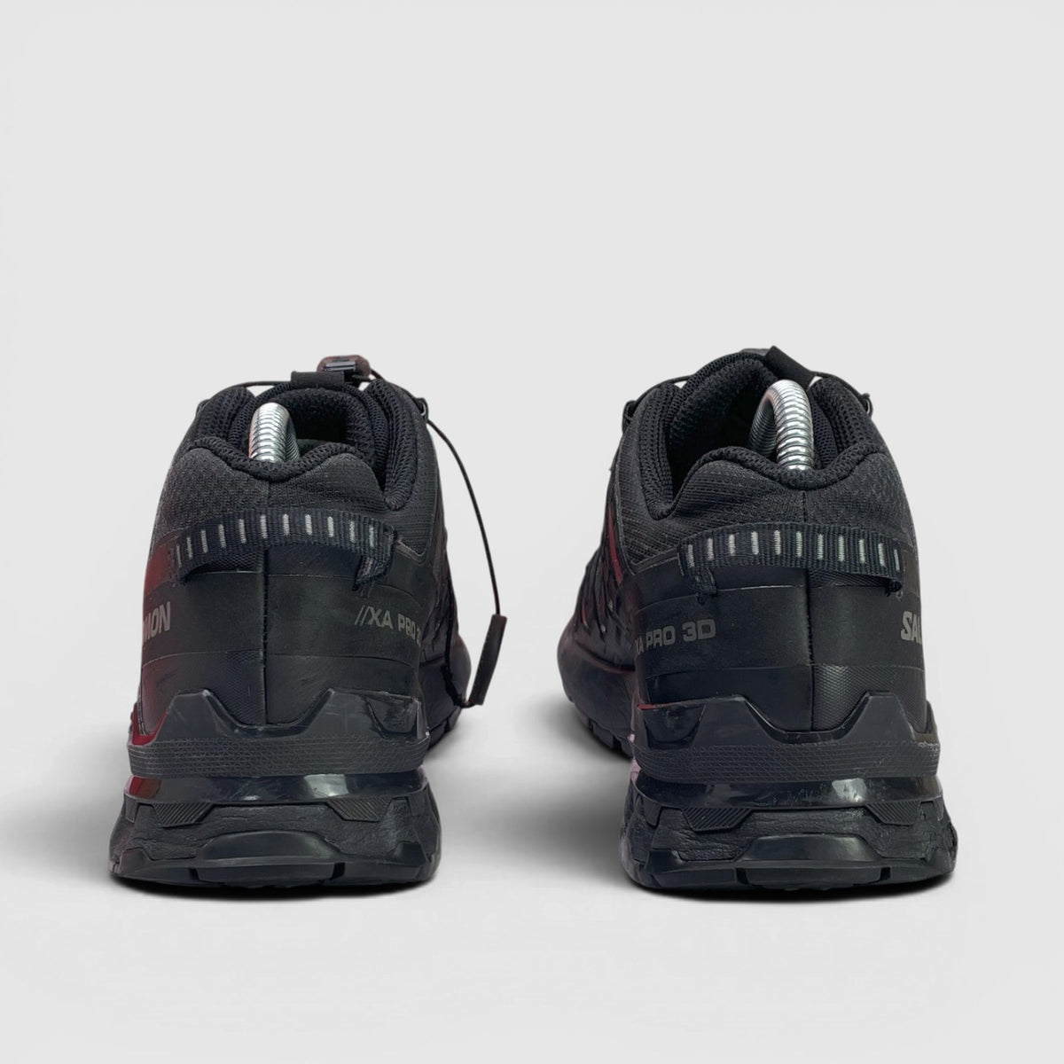 Salomon Xa Pro 3D V9 — buty sportowe męskie w bardzo dobrym stanie rozmiar 42.5, widok z tyłu