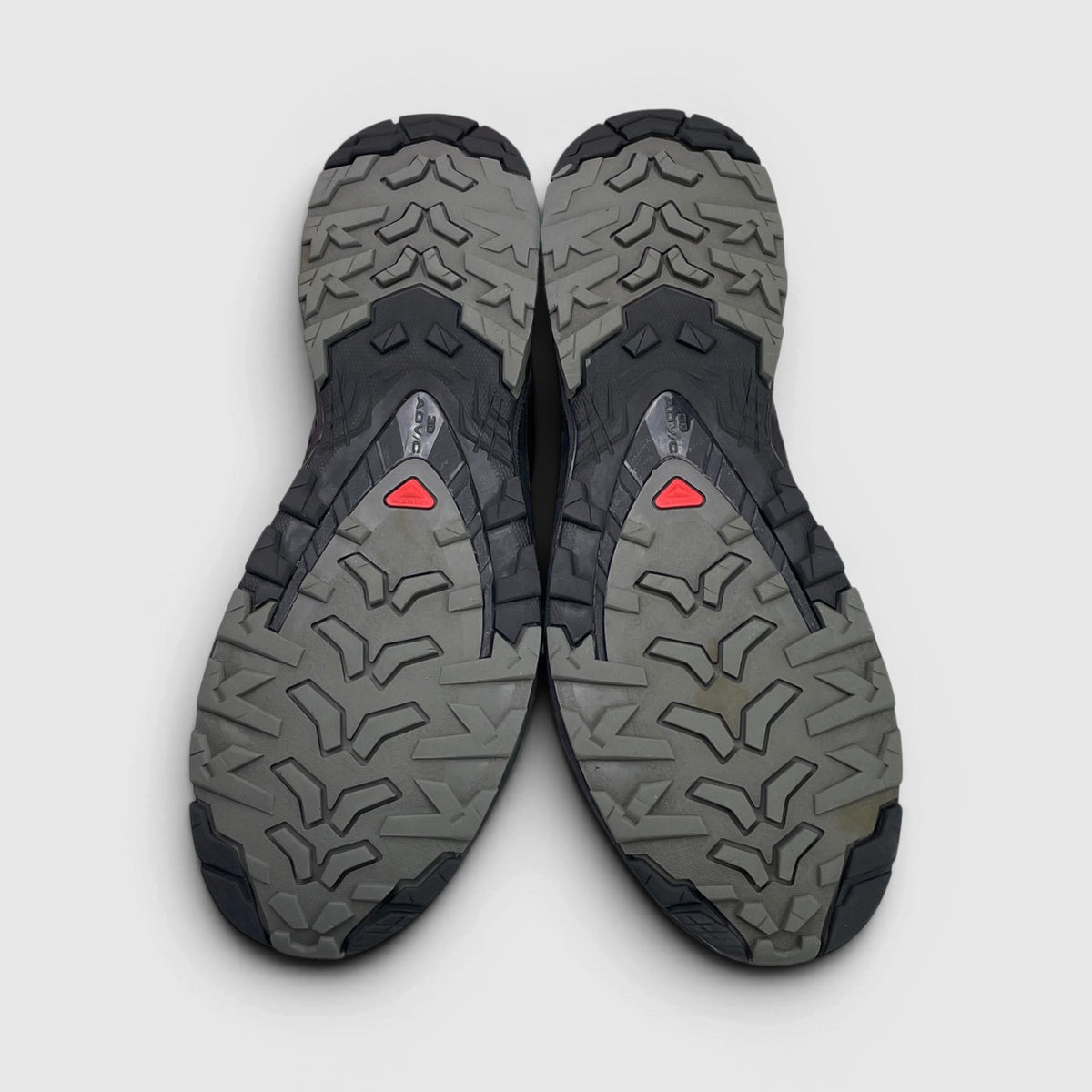 Salomon Xa Pro 3D V9 — buty sportowe męskie w bardzo dobrym stanie rozmiar 42.5, podeszwa