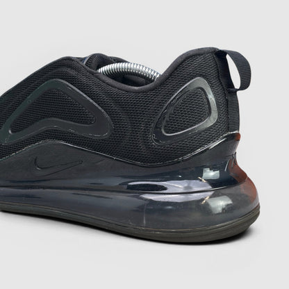 Nike Air Max 720 Triple Black — buty sportowe męskie w bardzo dobrym stanie rozmiar 45, zapiętek