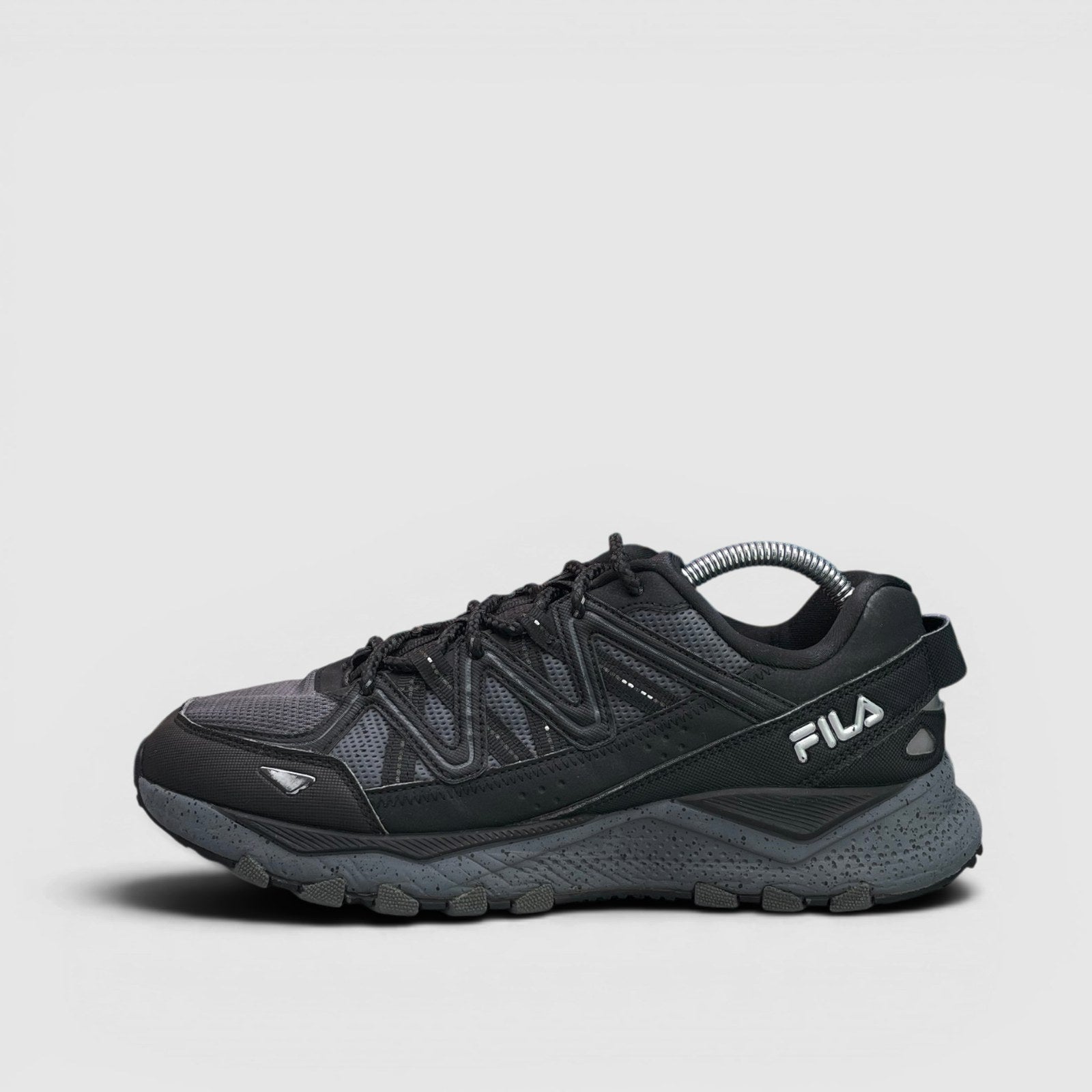 Fila Firetrail Evo — buty sportowe męskie w bardzo dobrym stanie rozmiar 41, boczny profil, lewa strona