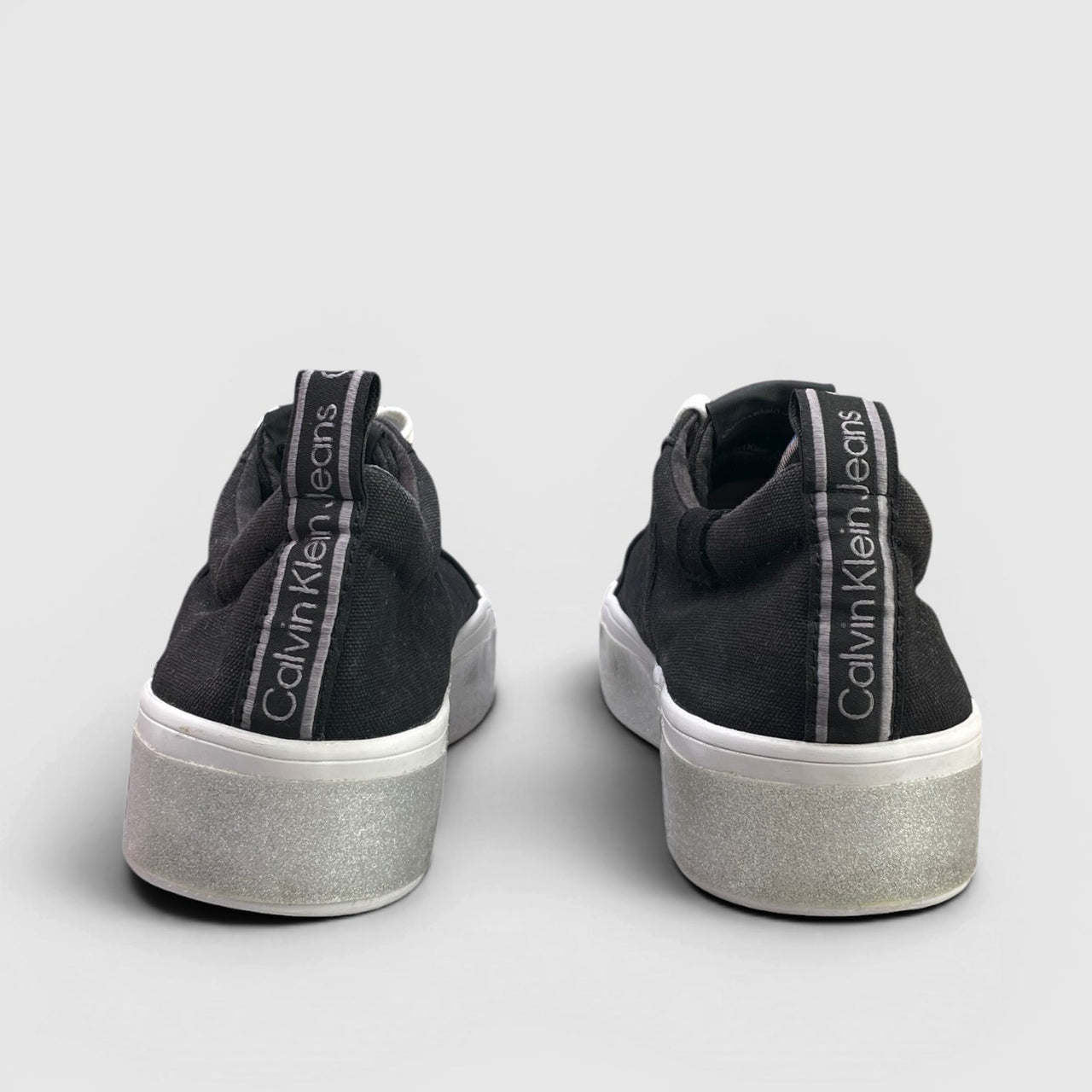 Calvin Klein Flatform Vulcanized 3 — buty sportowe damskie w bardzo dobrym stanie rozmiar 41, widok z tyłu