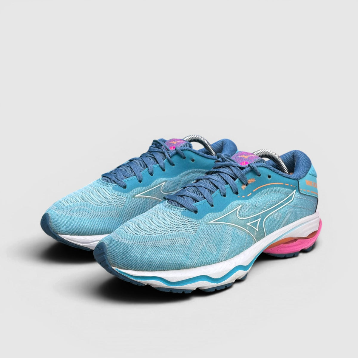Saucony Wave Ultima I4 — buty sportowe damskie w bardzo dobrym stanie rozmiar 38.5, para butów