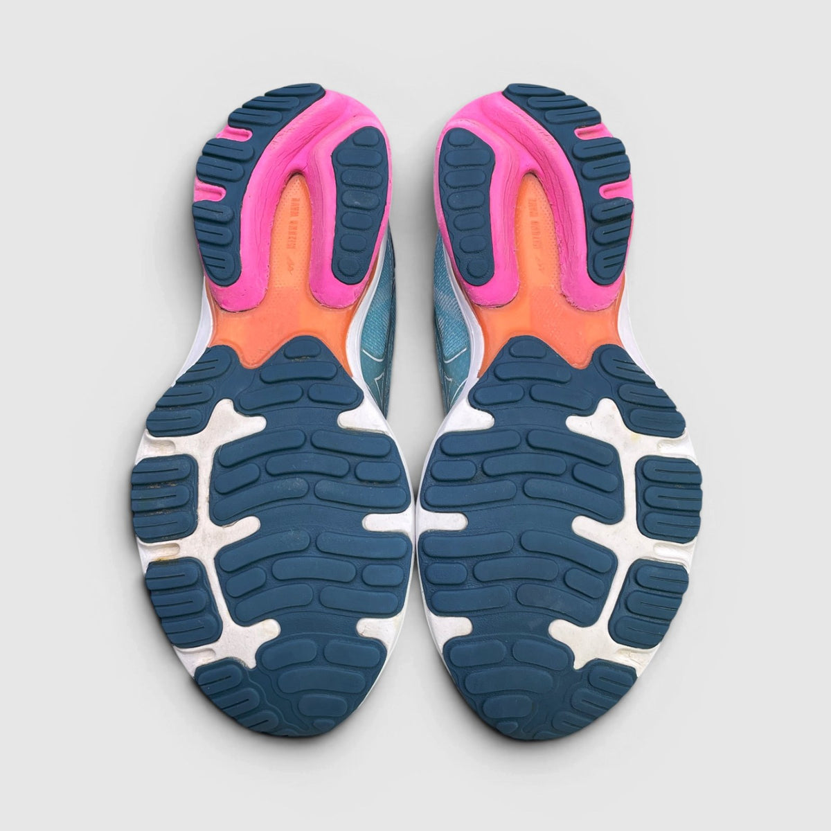 Saucony Wave Ultima I4 — buty sportowe damskie w bardzo dobrym stanie rozmiar 38.5, podeszwa