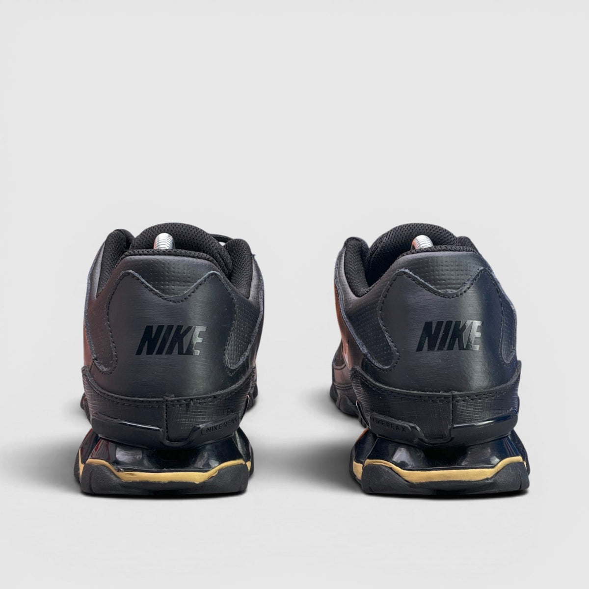 Nike Reax 8 TR — buty sportowe damskie w bardzo dobrym stanie rozmiar 42, widok z tyłu