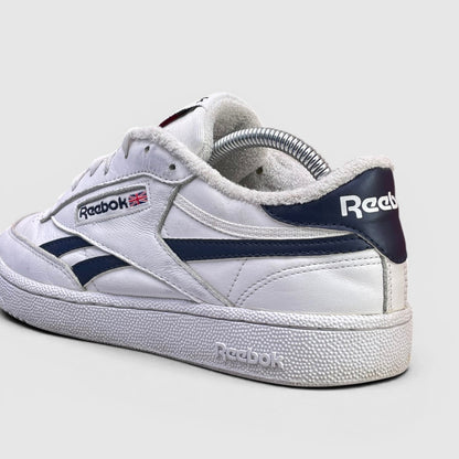 Reebok Club C Revenge — buty sportowe męskie w bardzo dobrym stanie rozmiar 42, boczny profil, lewa strona