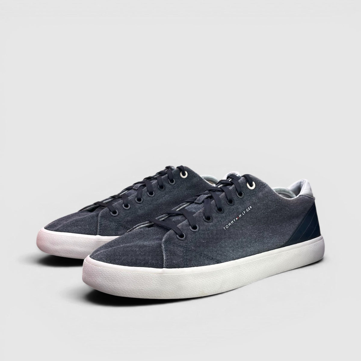 Tommy Hilfiger Sneakers — buty sportowe męskie w bardzo dobrym stanie rozmiar 45, para butów