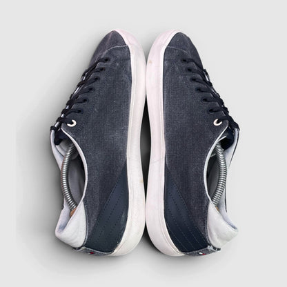 Tommy Hilfiger Sneakers — buty sportowe męskie w bardzo dobrym stanie rozmiar 45, widok z góry
