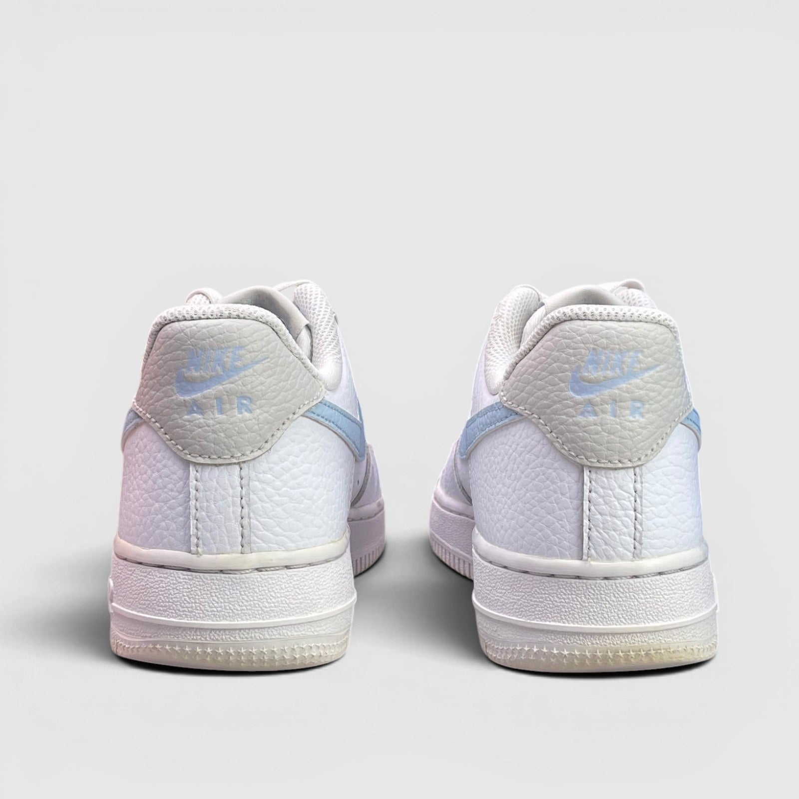Nike Air Force 1 '07 Light Armory Blue — buty sportowe damskie w bardzo dobrym stanie rozmiar 38, widok z tyłu