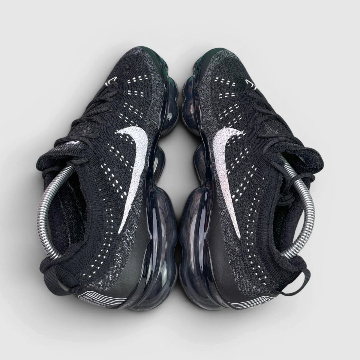 Nike Air VaporMax 2023 Flyknit Oreo — buty sportowe męskie w bardzo dobrym stanie rozmiar 42, widok z góry