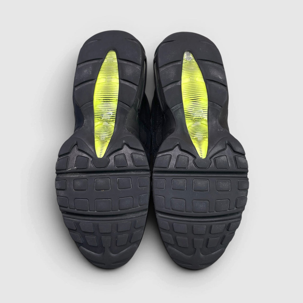 Nike Air Max 95 Black Volt — buty sportowe męskie w bardzo dobrym stanie rozmiar 44.5, podeszwa