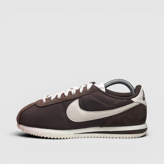 Nike Classic Cortez — buty sportowe damskie w bardzo dobrym stanie rozmiar 38, boczny profil, lewa strona