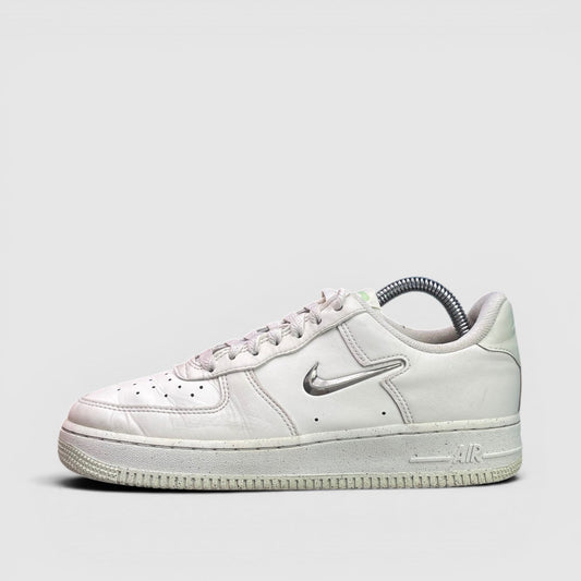 Nike Air Force 1 Low SE Next Nature Sail — buty sportowe damskie w bardzo dobrym stanie rozmiar 38, boczny profil, lewa strona