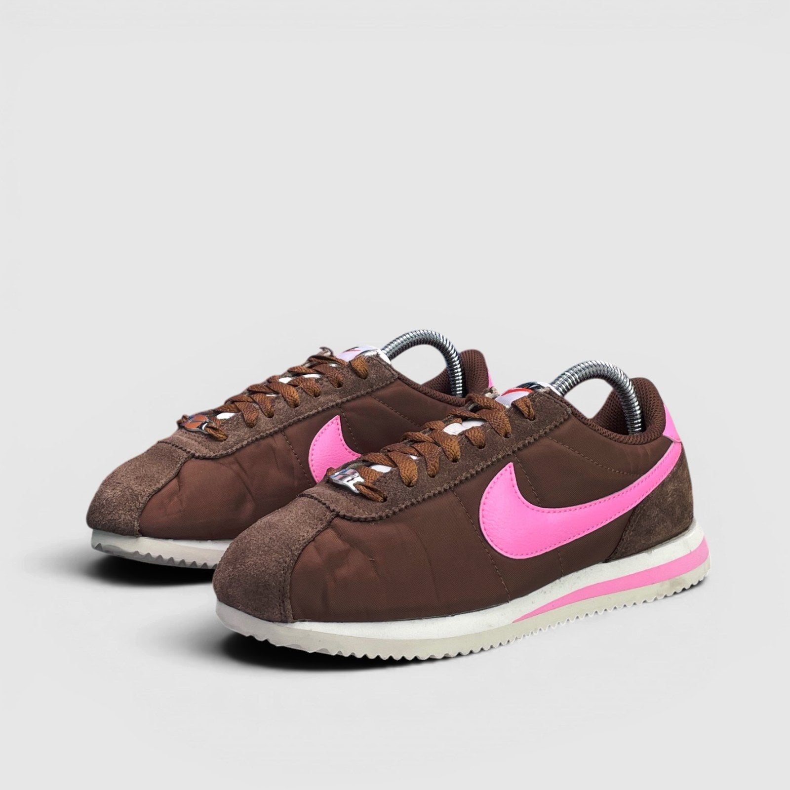 Nike Classic Cortez — buty sportowe damskie w bardzo dobrym stanie rozmiar 37.5, para butów