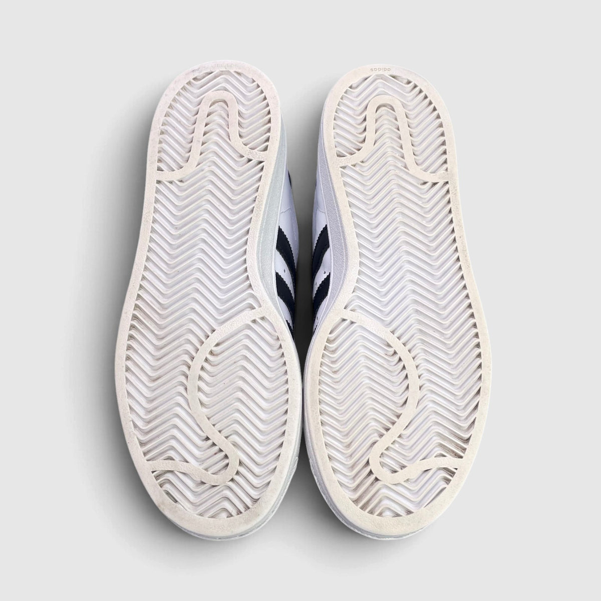 Adidas Superstar II Cloud White Black — buty sportowe damskie w bardzo dobrym stanie rozmiar 37 1/3, wewnętrzny panel prawego buta