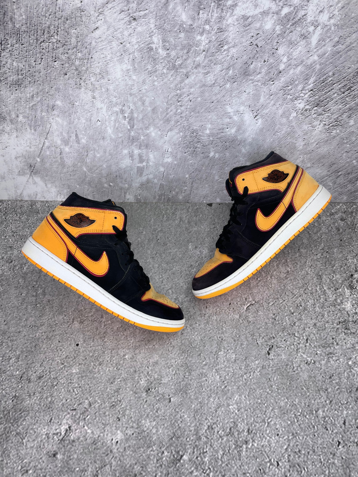 Nike Air Jordan 1 Mid rozmiar 42.5