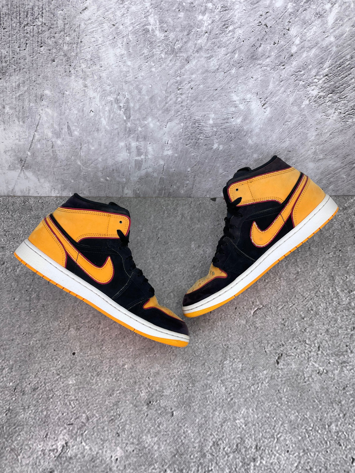 Nike Air Jordan 1 Mid rozmiar 42.5
