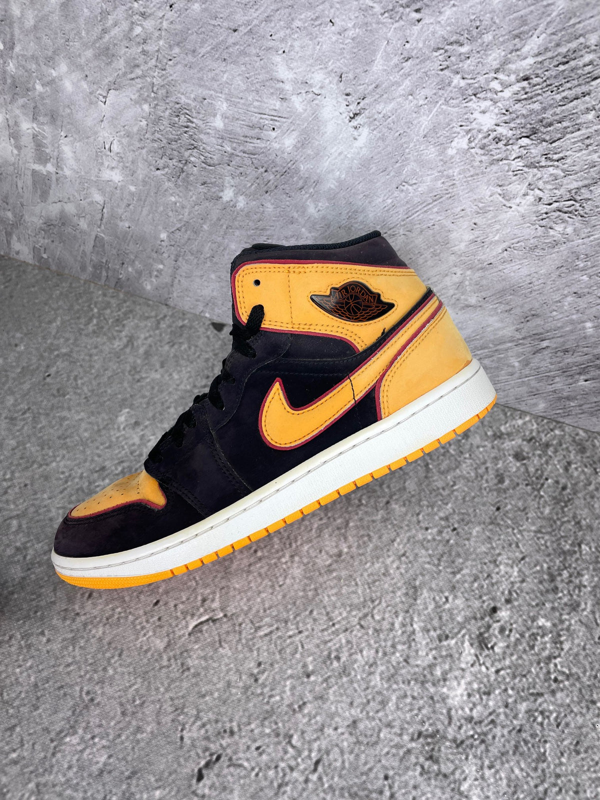 Nike Air Jordan 1 Mid rozmiar 42.5