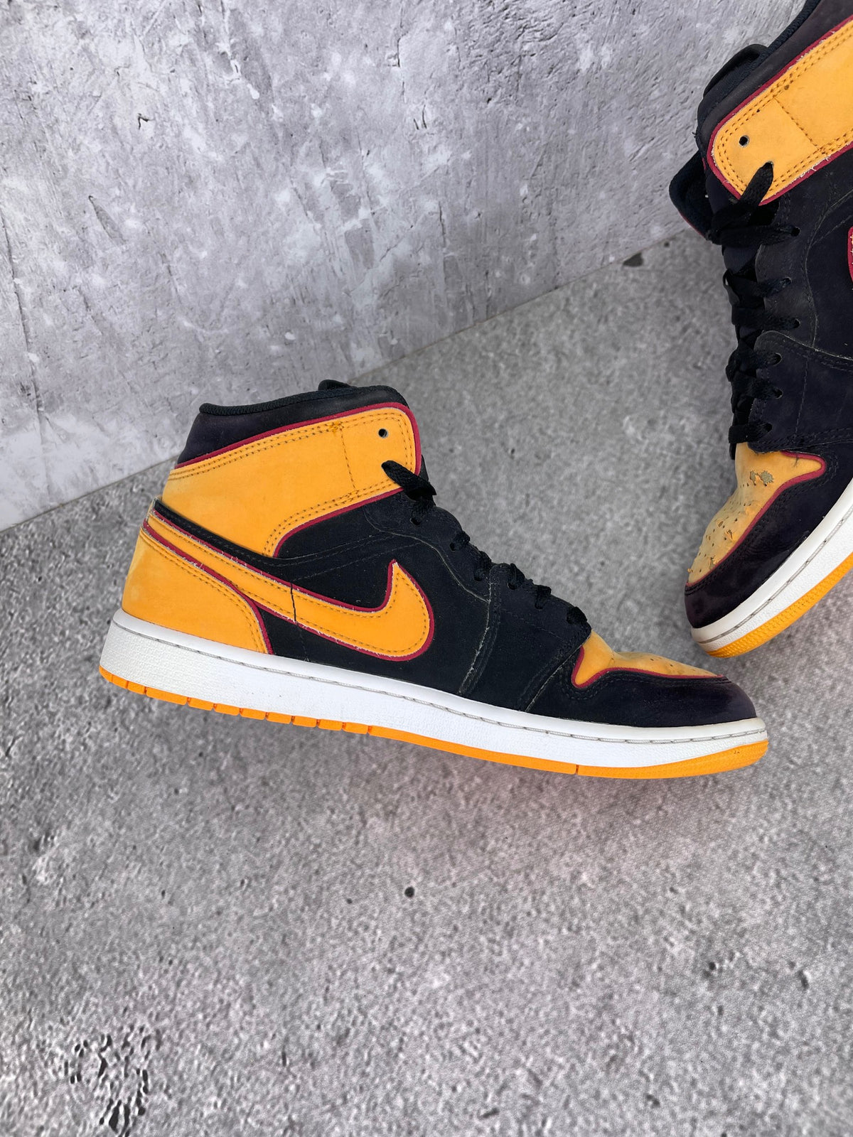 Nike Air Jordan 1 Mid rozmiar 42.5
