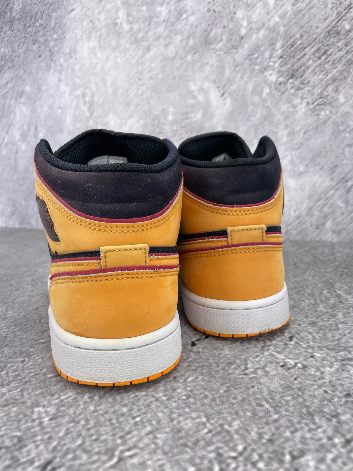 Nike Air Jordan 1 Mid rozmiar 42.5