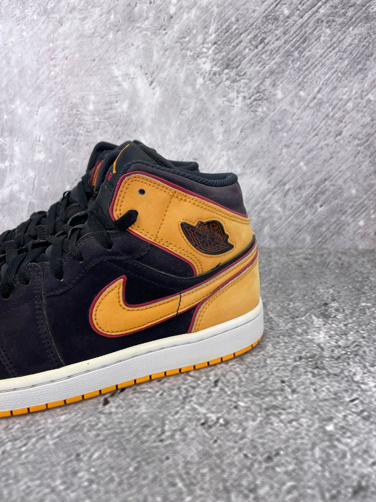 Nike Air Jordan 1 Mid rozmiar 42.5