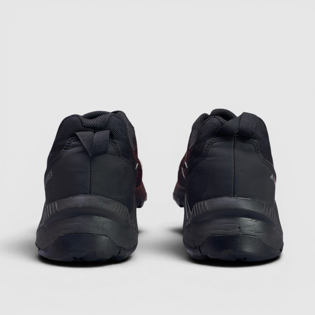 Adidas Terrex Swift Solo 2 — buty sportowe męskie w bardzo dobrym stanie rozmiar 44 2/3, widok z tyłu