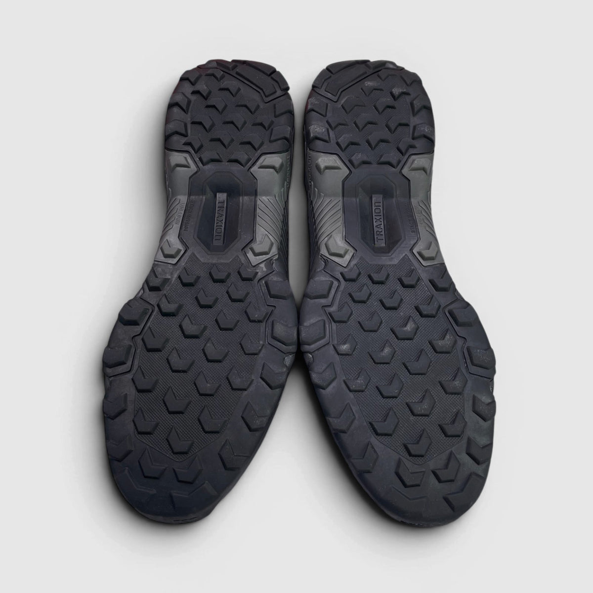 Adidas Terrex Swift Solo 2 — buty sportowe męskie w bardzo dobrym stanie rozmiar 44 2/3, podeszwa