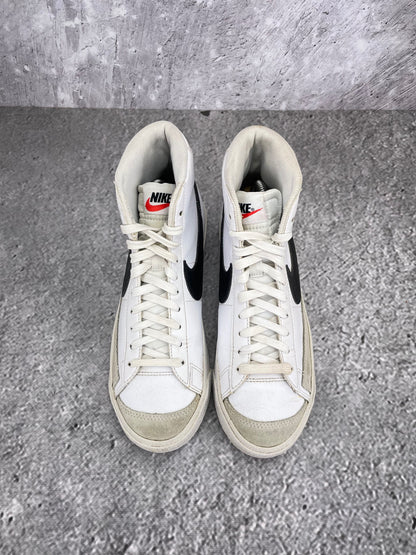 Nike Blazer Mid DA4086-100 - buty sportowe, widok z góry