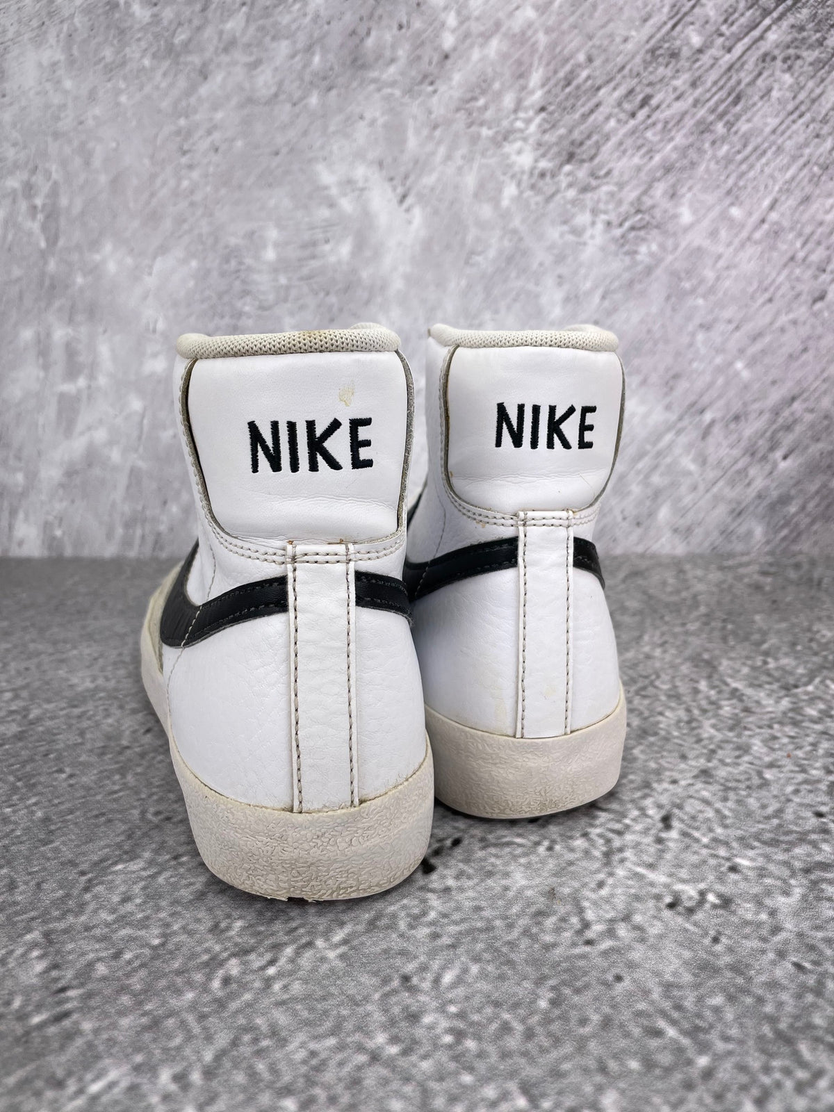 Nike Blazer Mid DA4086-100 - buty sportowe, widok z tyłu