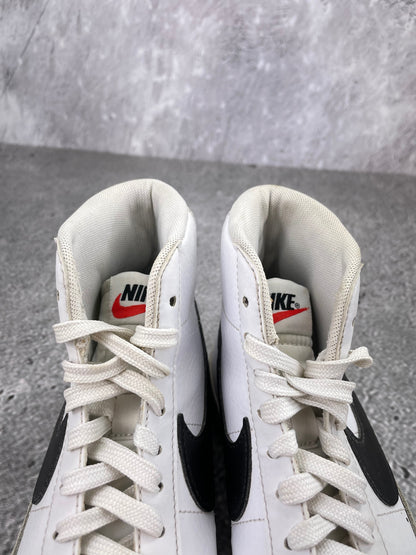 Nike Blazer Mid DA4086-100 - buty sportowe, zapiętki butów
