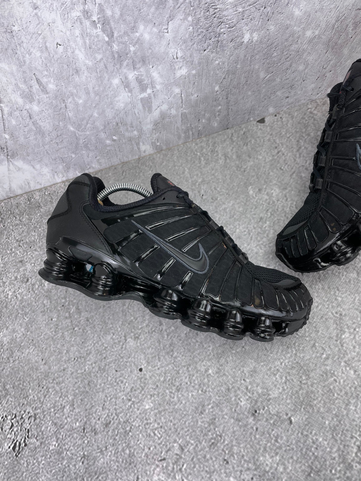Nike Shox TL Metallic Hematite - buty sportowe, zewnętrzny panel lewego buta