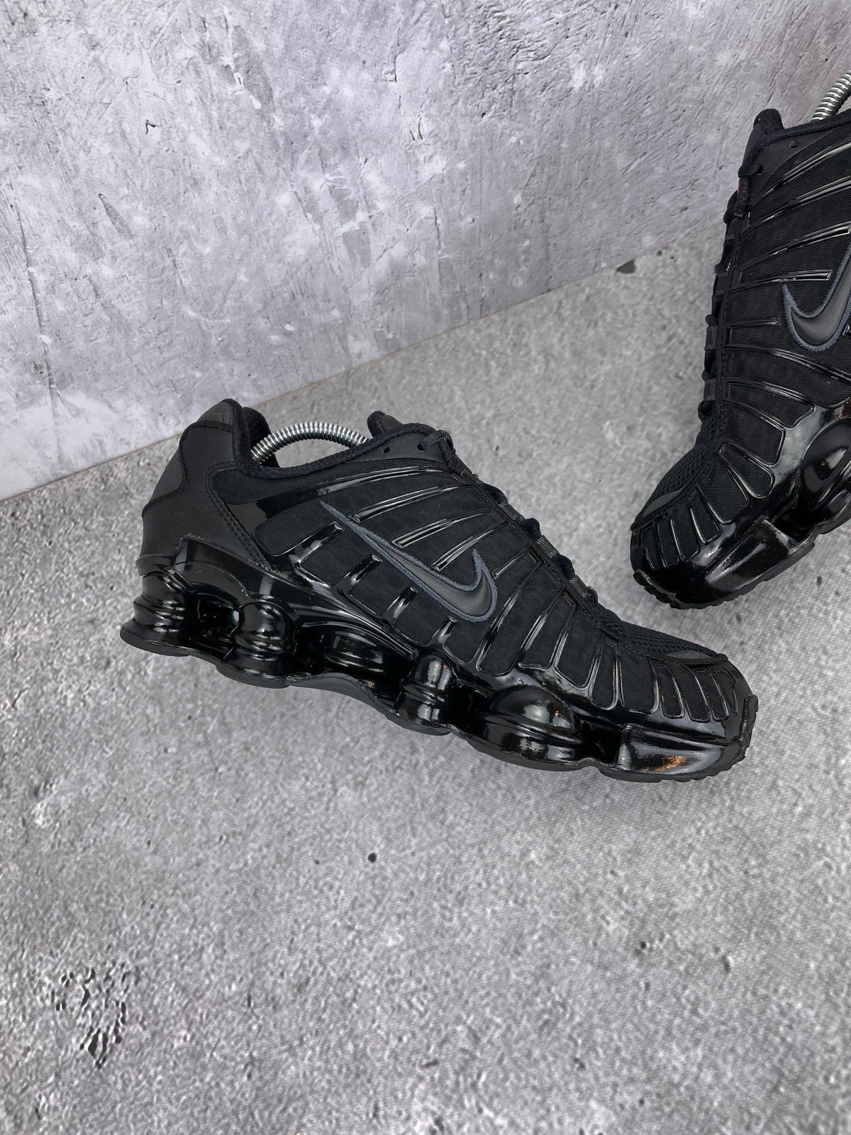 Nike Shox TL Metallic Hematite - buty sportowe, wewnętrzny panel lewego buta