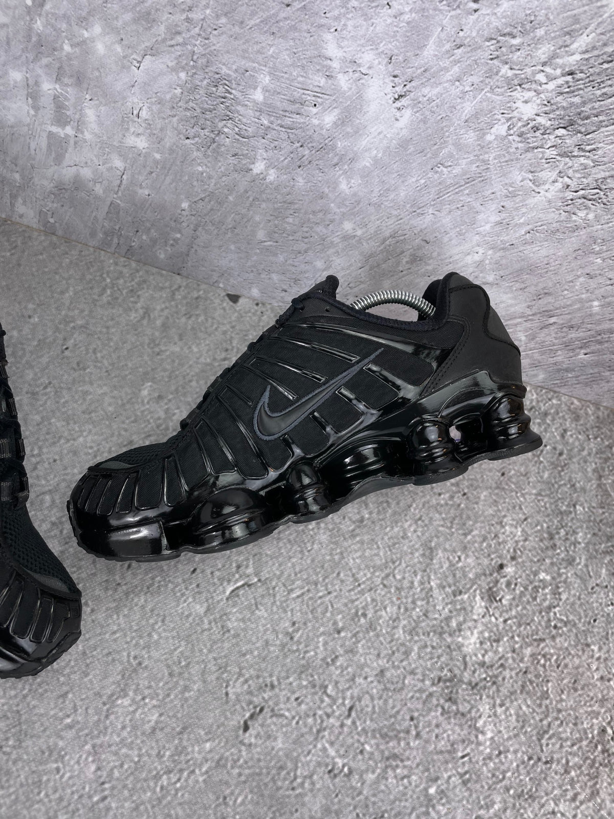Nike Shox TL Metallic Hematite - buty sportowe, wewnętrzny panel prawego buta