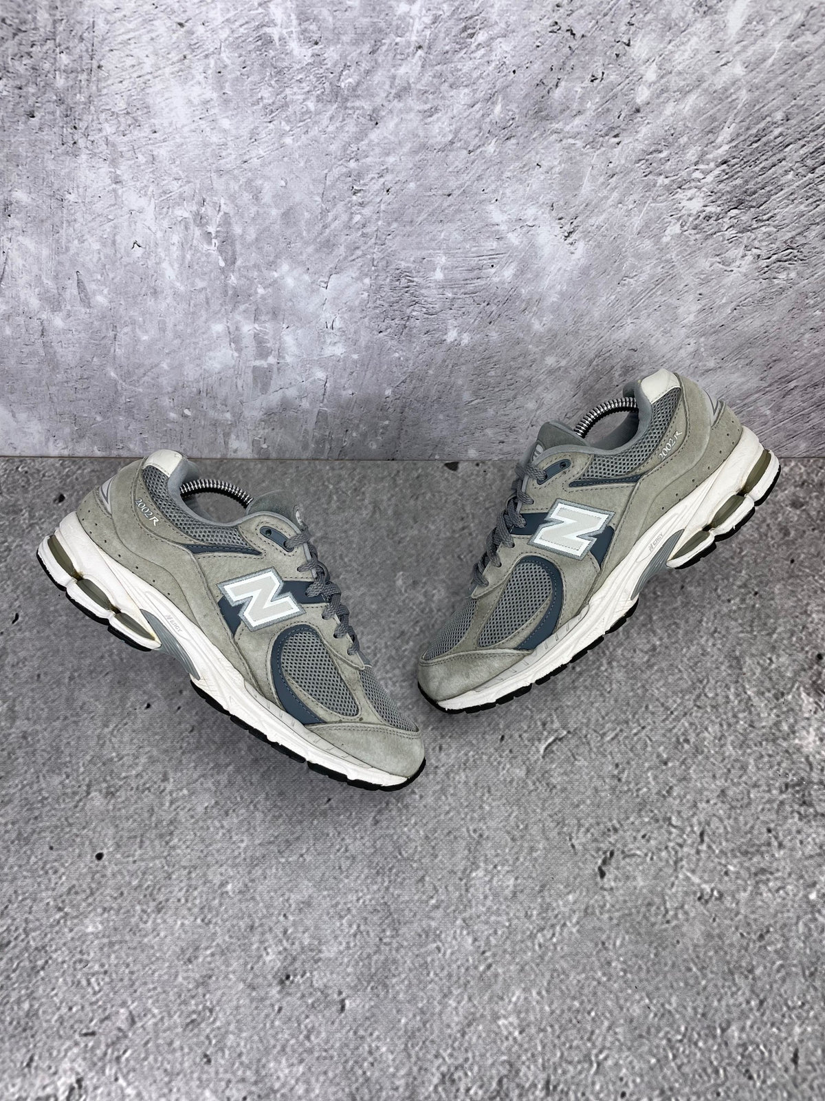 New Balance 2002R M2002RST - buty sportowe, widok z góry na zewnętrzną stronę butów