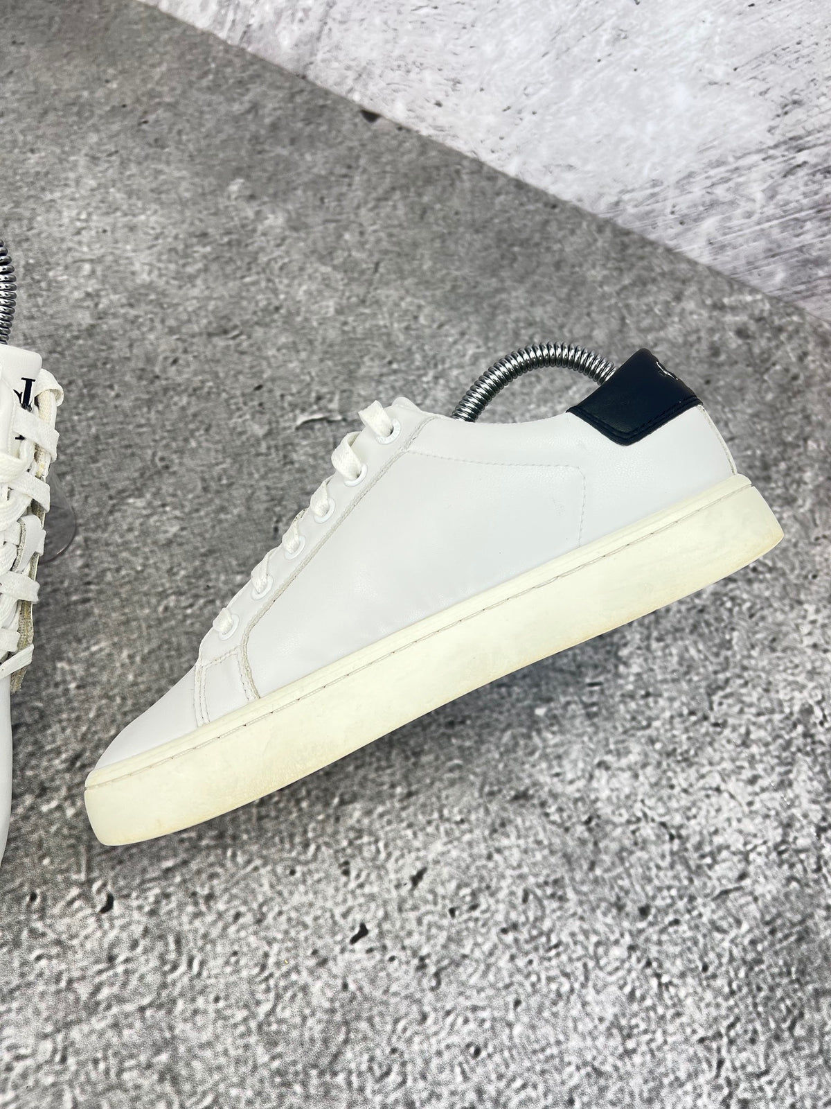 Calvin Klein Classic Cupsole Mono Lth UW0YW01269 - buty sportowe, wewnętrzny panel prawego buta