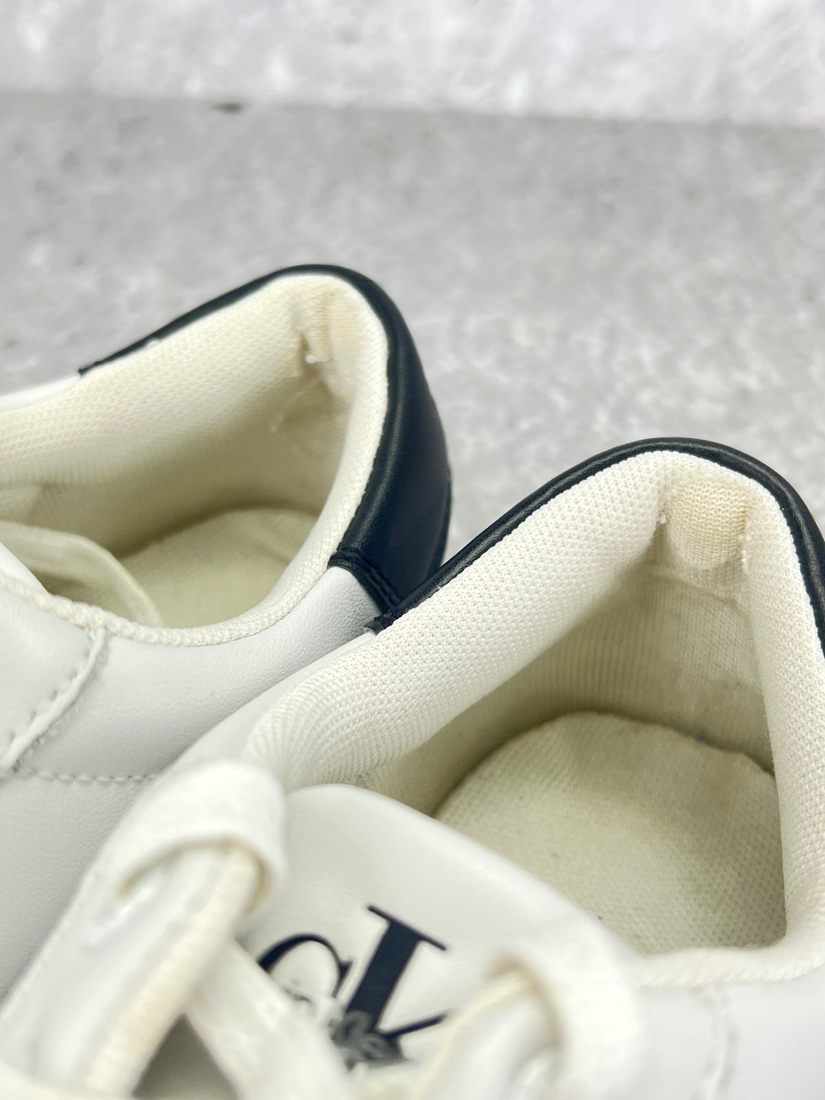 Calvin Klein Classic Cupsole Mono Lth UW0YW01269 - buty sportowe, podeszwa