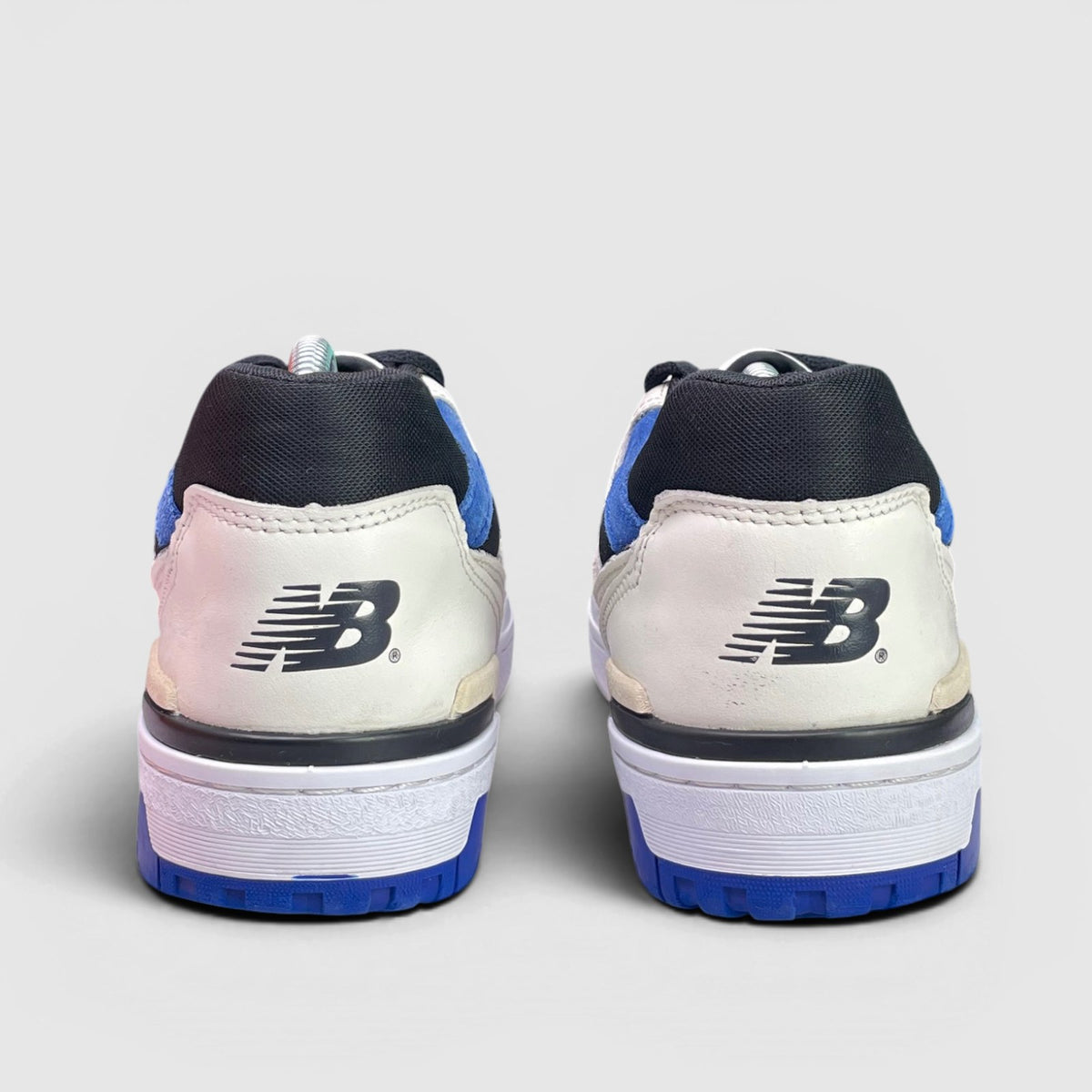 New Balance 550 White/Team Royal — buty sportowe męskie w bardzo dobrym stanie rozmiar 44, widok z tyłu