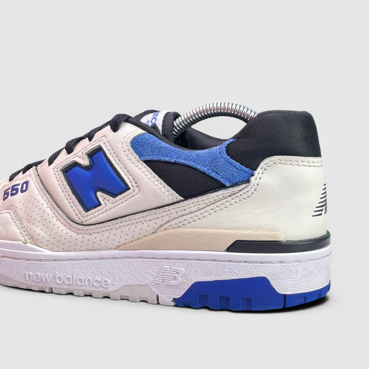 New Balance 550 White/Team Royal — buty sportowe męskie w bardzo dobrym stanie rozmiar 44, detal