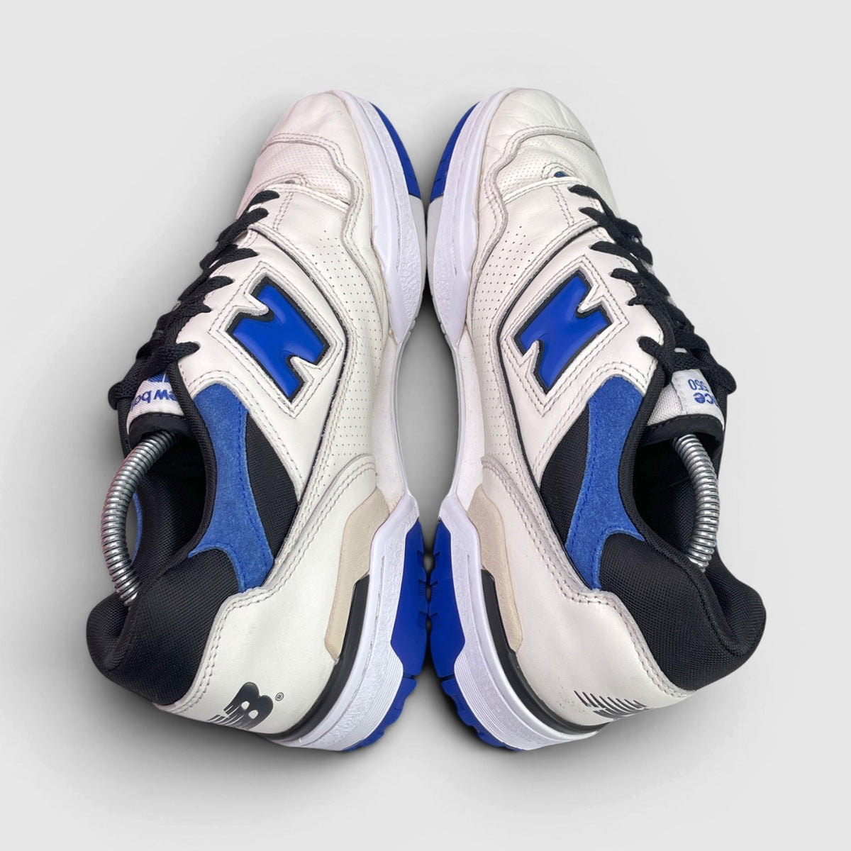 New Balance 550 White/Team Royal — buty sportowe męskie w bardzo dobrym stanie rozmiar 44, widok z góry