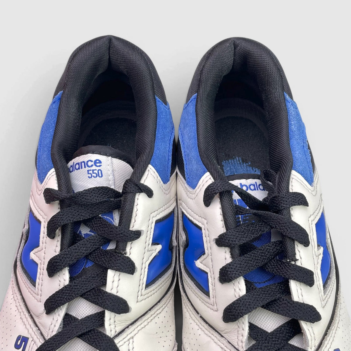 New Balance 550 White/Team Royal — buty sportowe męskie w bardzo dobrym stanie rozmiar 44, detal