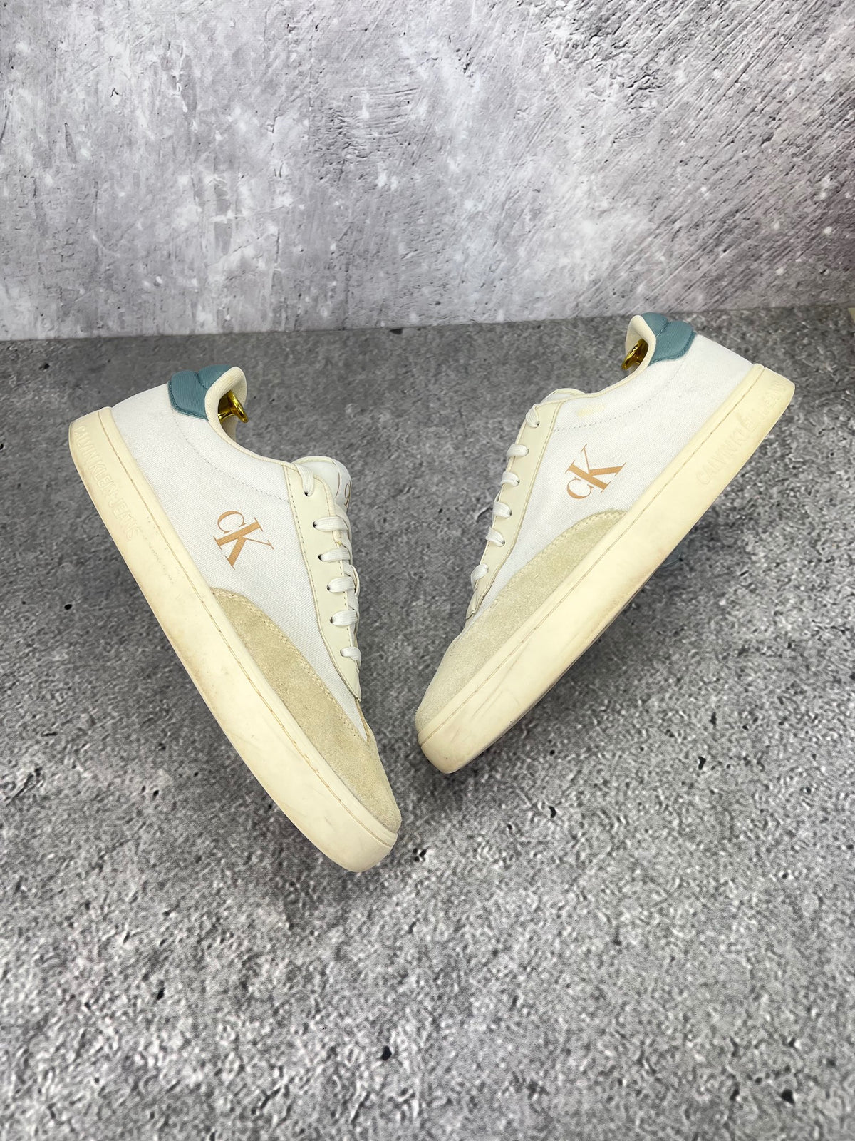Calvin Klein Jeans Classic Cupsole Low Mix MG 402366-01 - buty sportowe, widok z góry na zewnętrzną stronę butów