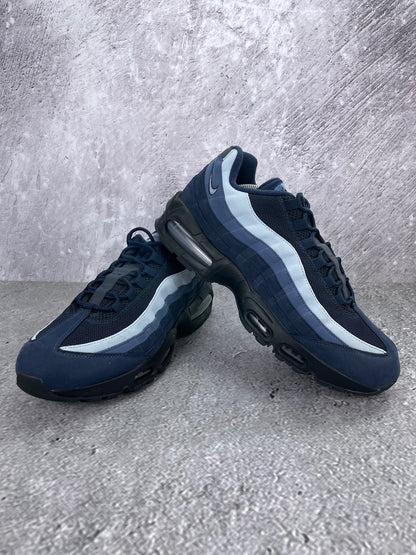 Nike Air Max 95 Obsidian - buty sportowe, para butów, widok z boku na tle studyjnym
